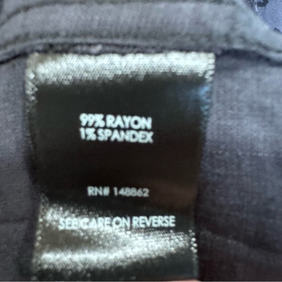 Torrid Emoji Icon Print Button Down Shirt Black Short Sleeve Blouse Size 1 NWOT - Picture 5 of 7